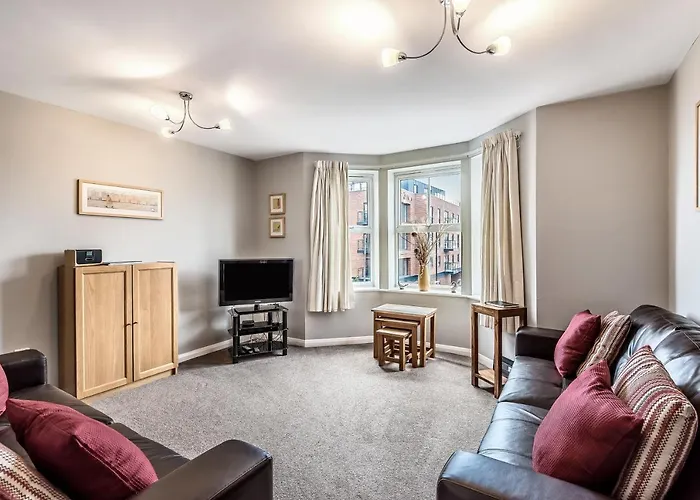 Comfortable 2 Bed Apartment With York Minster Views & Free Parking Apartamento York