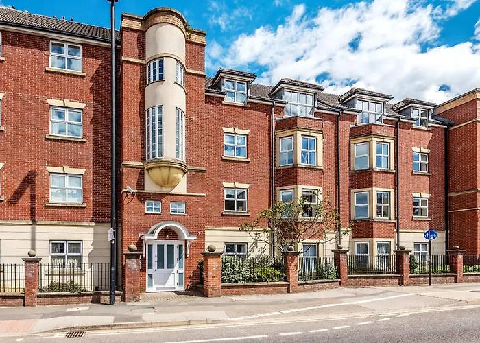 Comfortable 2 Bed Apartment With York Minster Views & Free Parking * York
