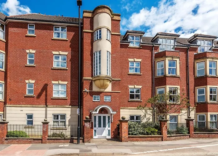Comfortable 2 Bed Apartment With York Minster Views & Free Parking * York