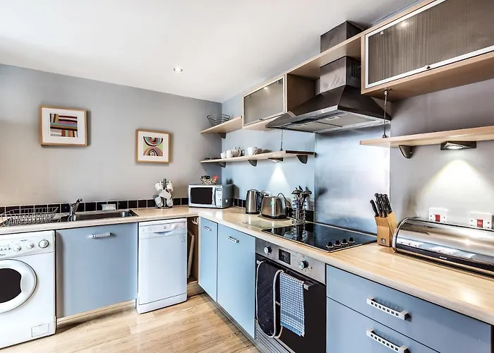 Comfortable 2 Bed Apartment With York Minster Views & Free Parking *